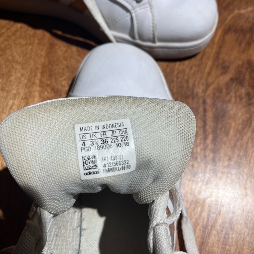 Girls White Adidas Shoes, Size 4 - Picture 5 of 5